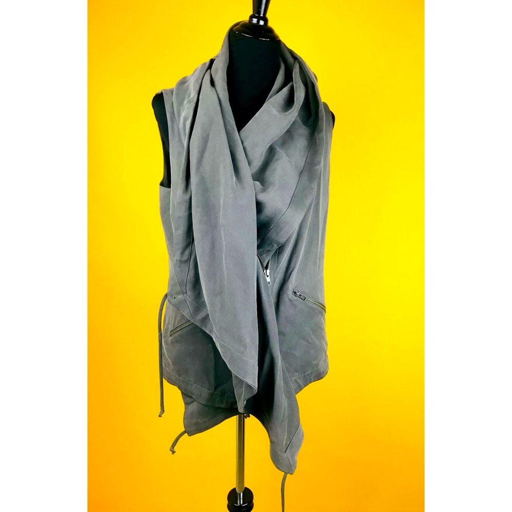Reese + Riley Hooded Drawstring Vest - Picture 3 of 4